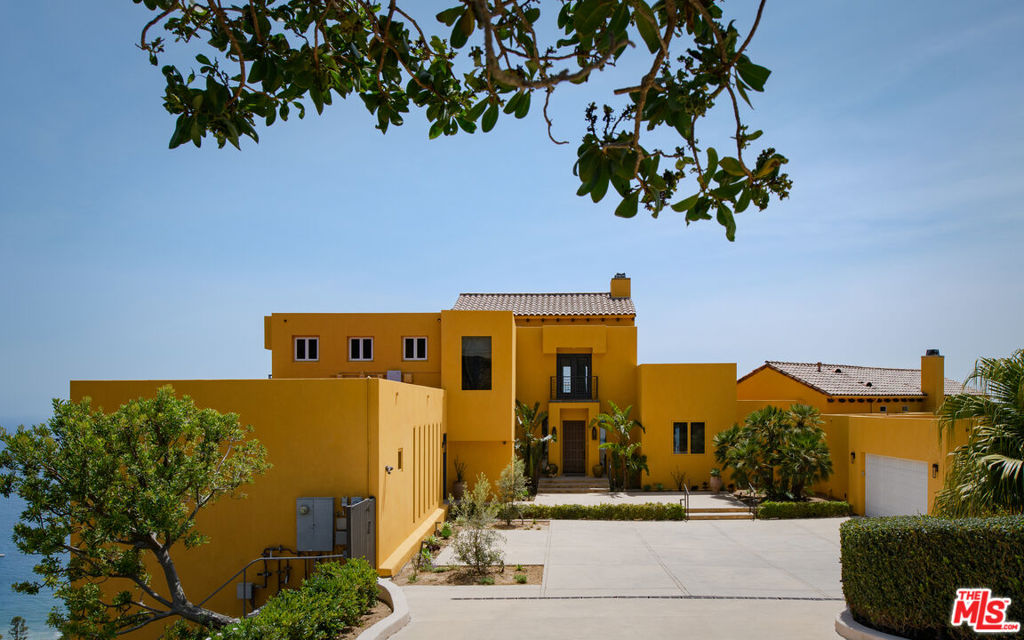 3235 Rambla Pacifico
