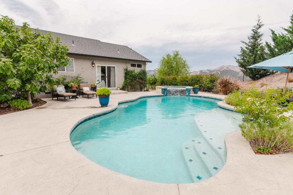 44737 Sun Valley Drive