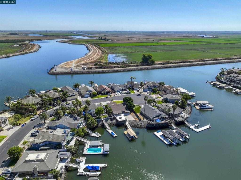51 Discovery Bay Blvd