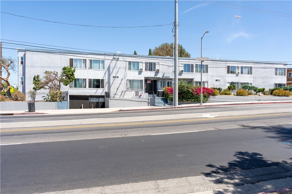 13061 Vanowen Street