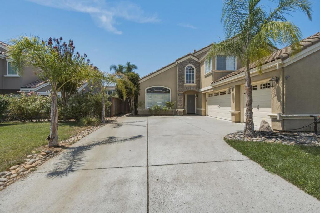 16935 Pine Way