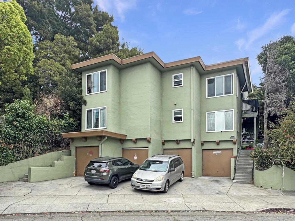 3464 Champion St