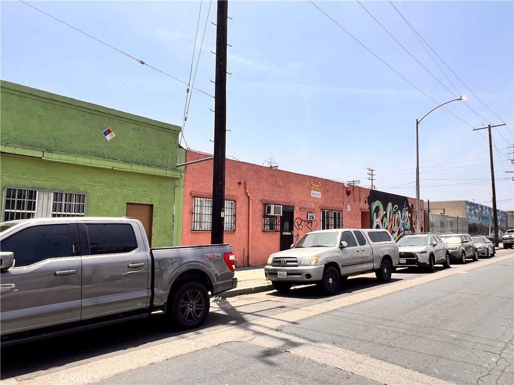 3522 Union Pacific Avenue