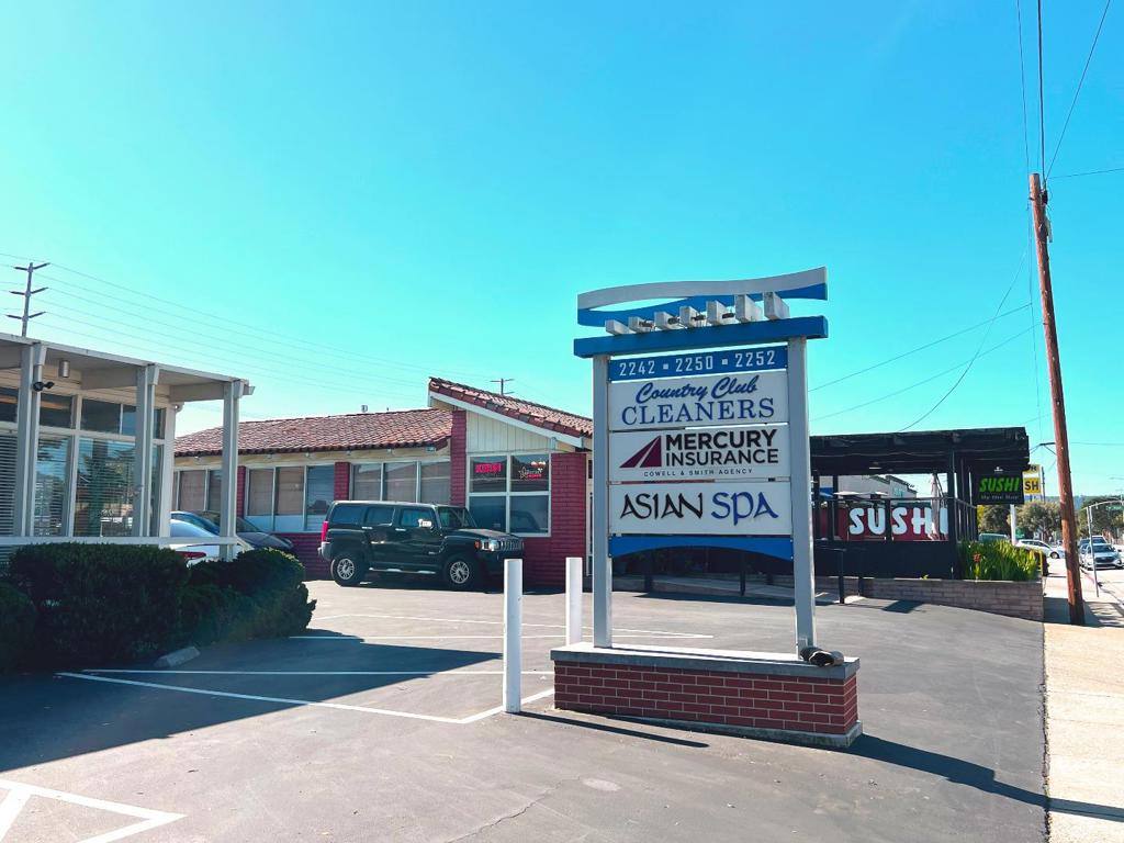 22402252 N Fremont Street