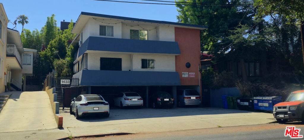 1433 N Martel Avenue