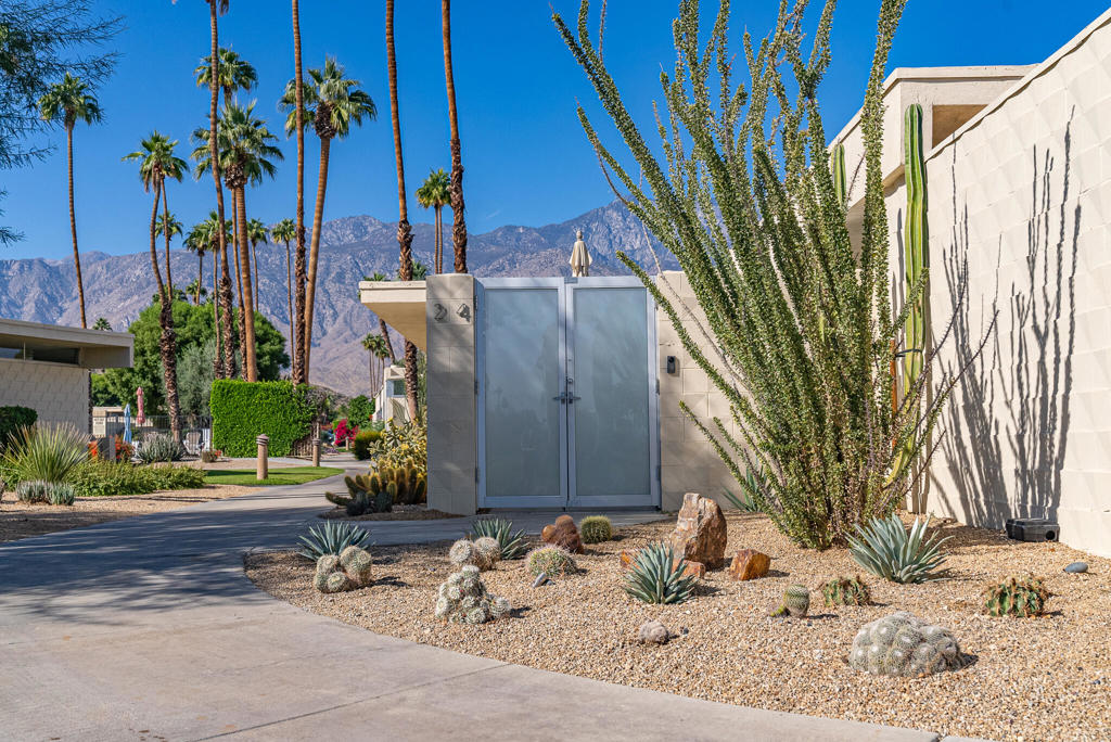 24 Desert Lakes Drive