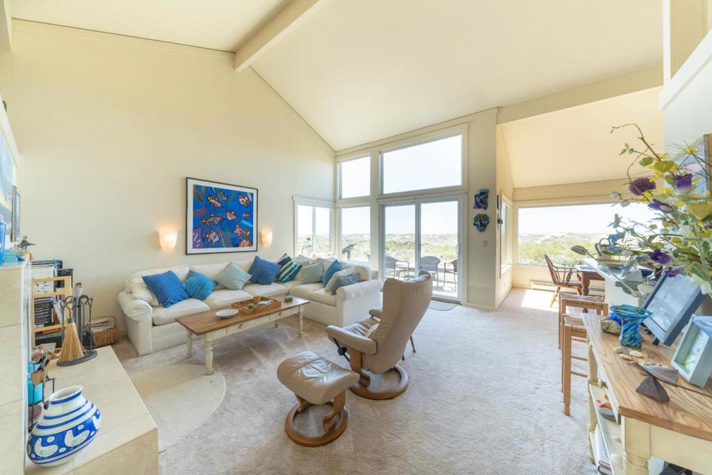 160 Monterey Dunes Way