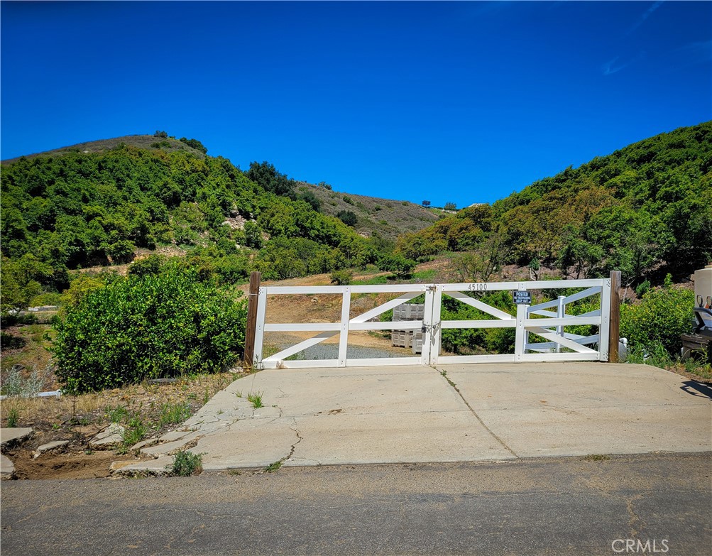 45100 La Cruz Drive