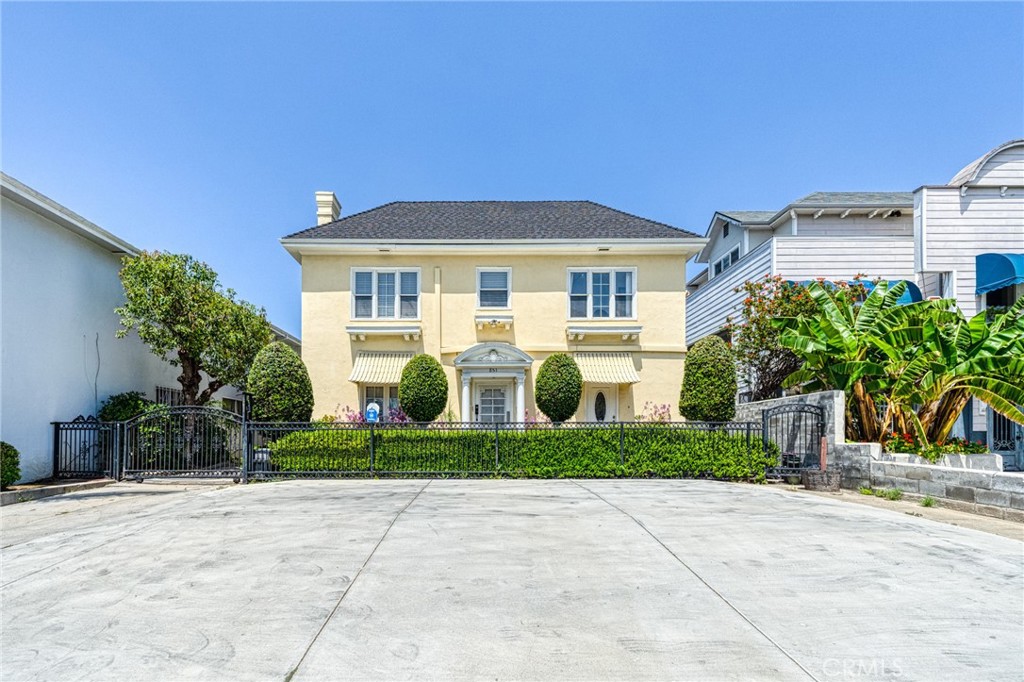 851 Crenshaw Boulevard