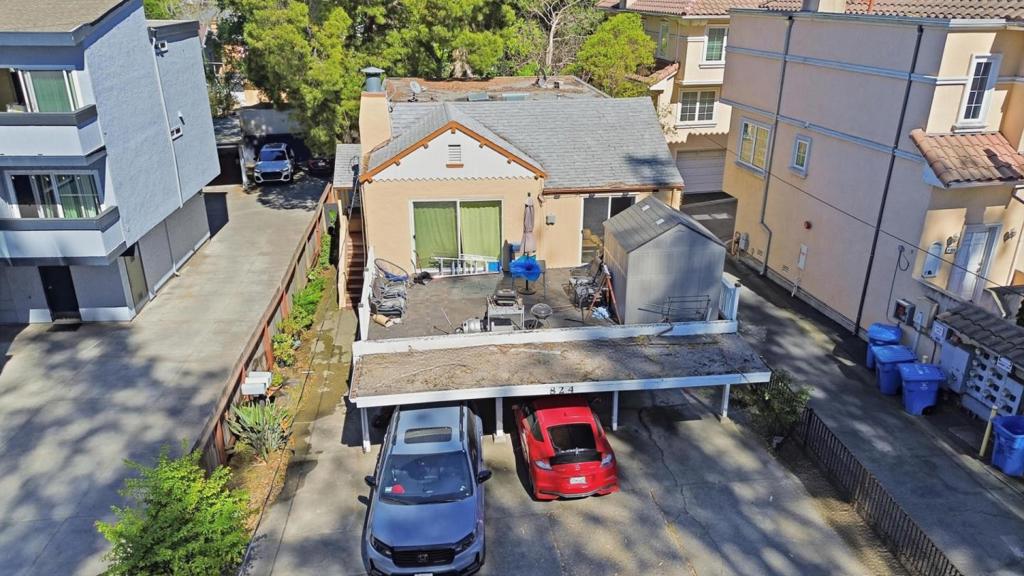 824 El Camino Real