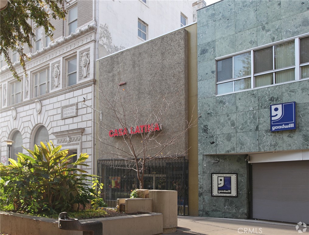 1017 Fulton Street
