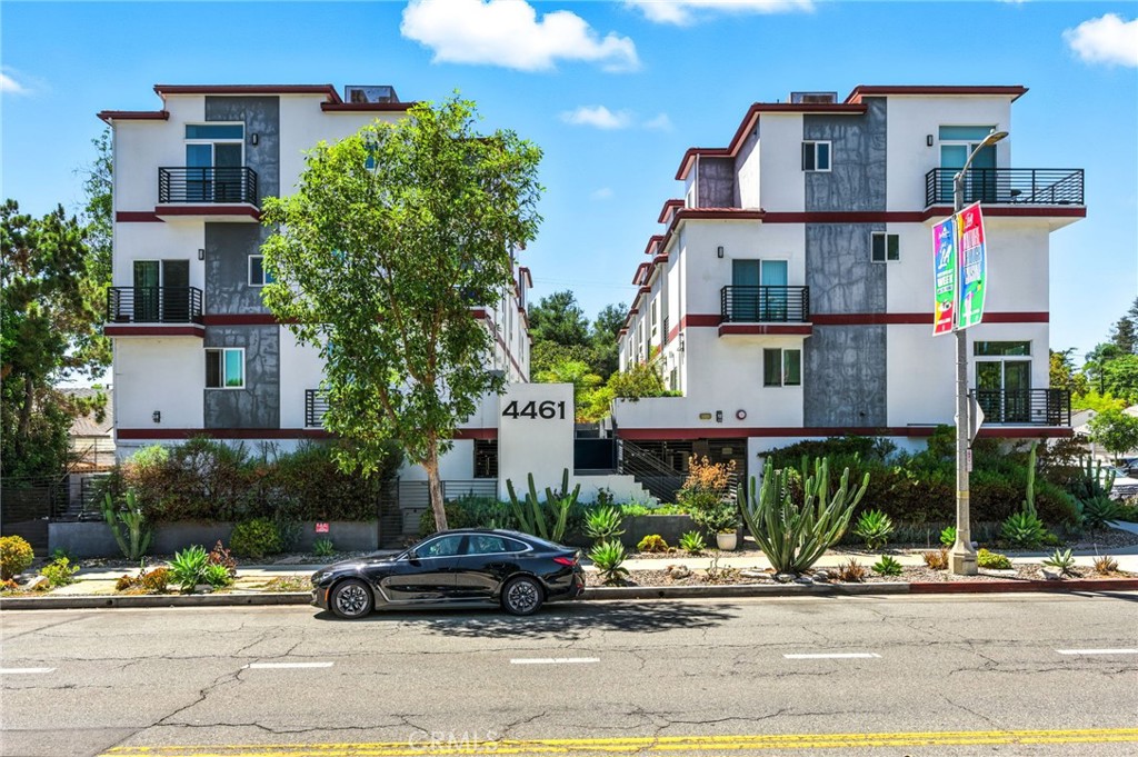 4461 Tujunga Avenue 102