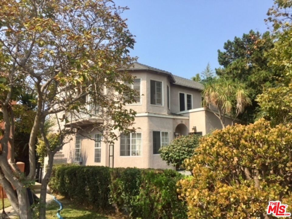 4516 ST CHARLES Place