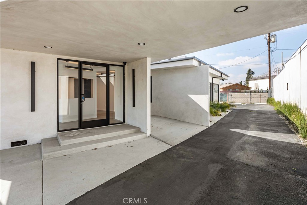 8809 Sunland Boulevard