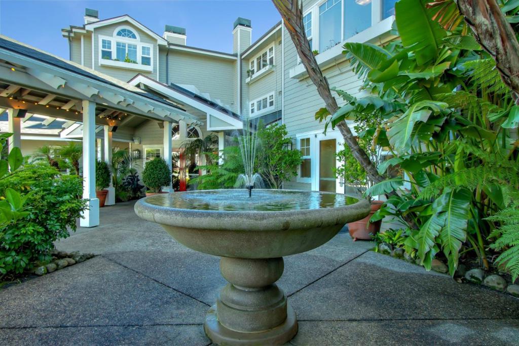4100 Cabrillo Highway 105