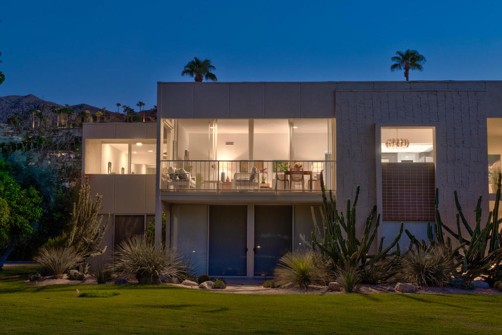 447 Desert Lakes Drive