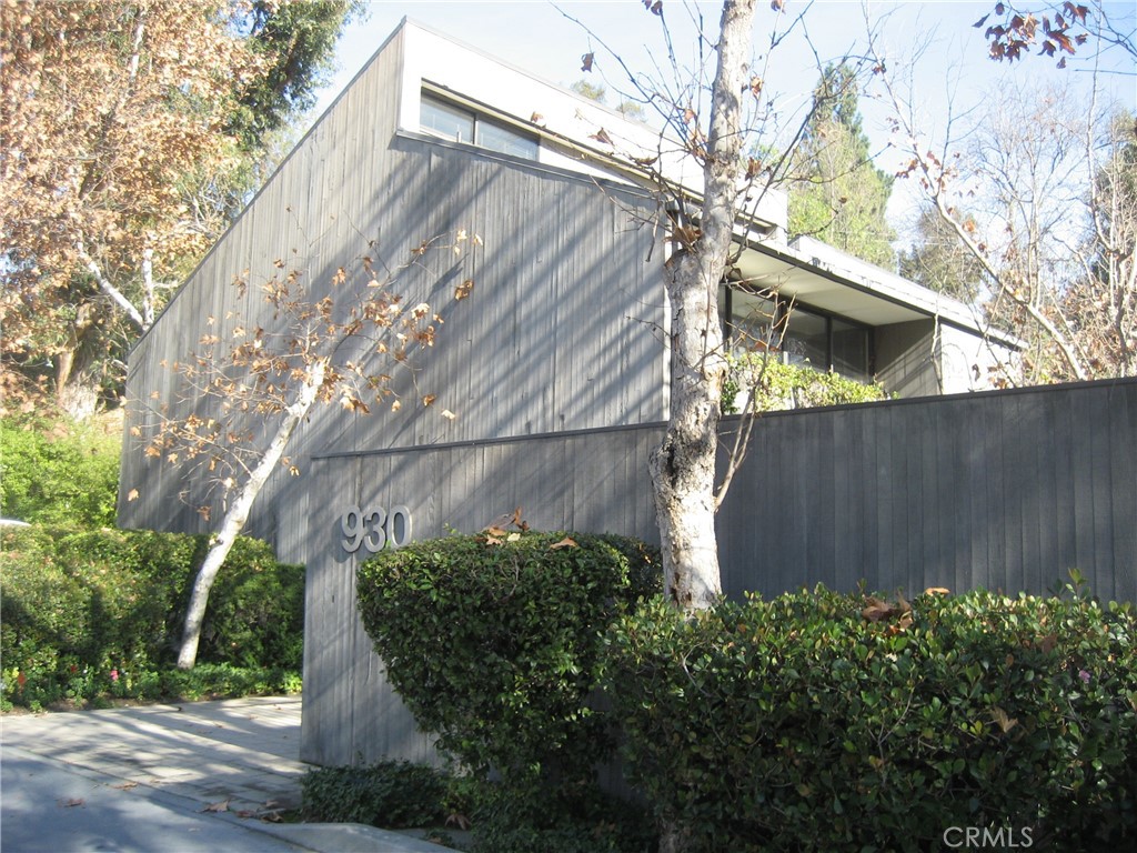 930 Colorado Boulevard 1