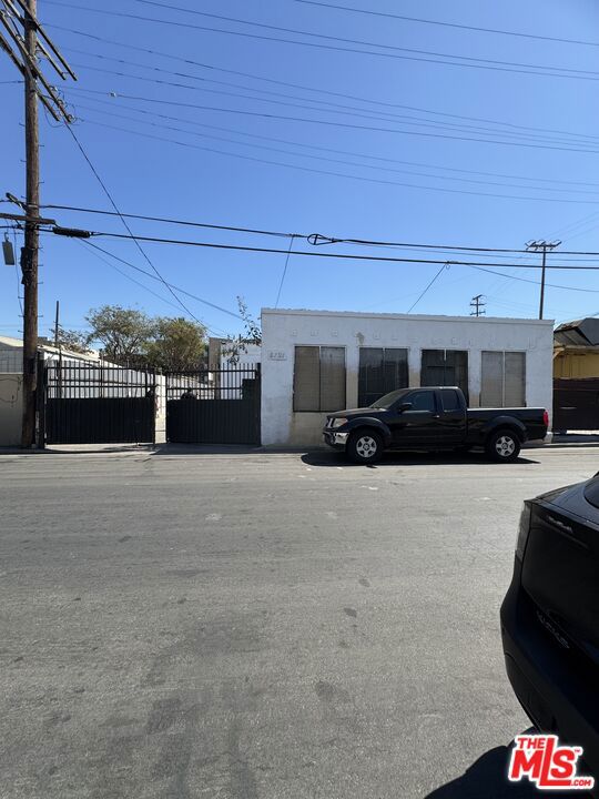 6121 S Western Avenue