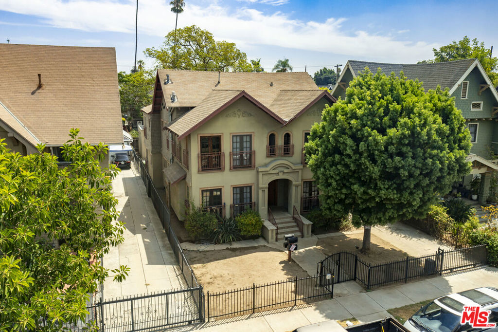 2646 Kenwood Avenue