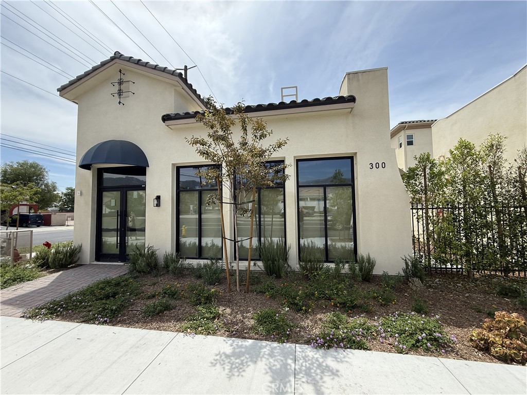 300 W Foothill