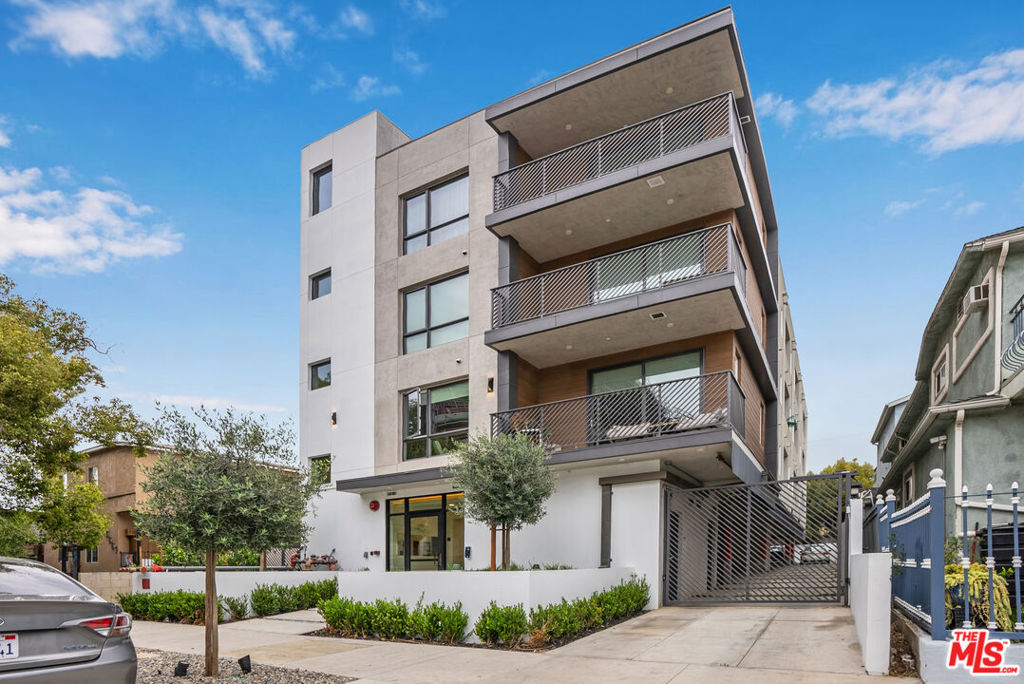 5657 Virginia Avenue 303