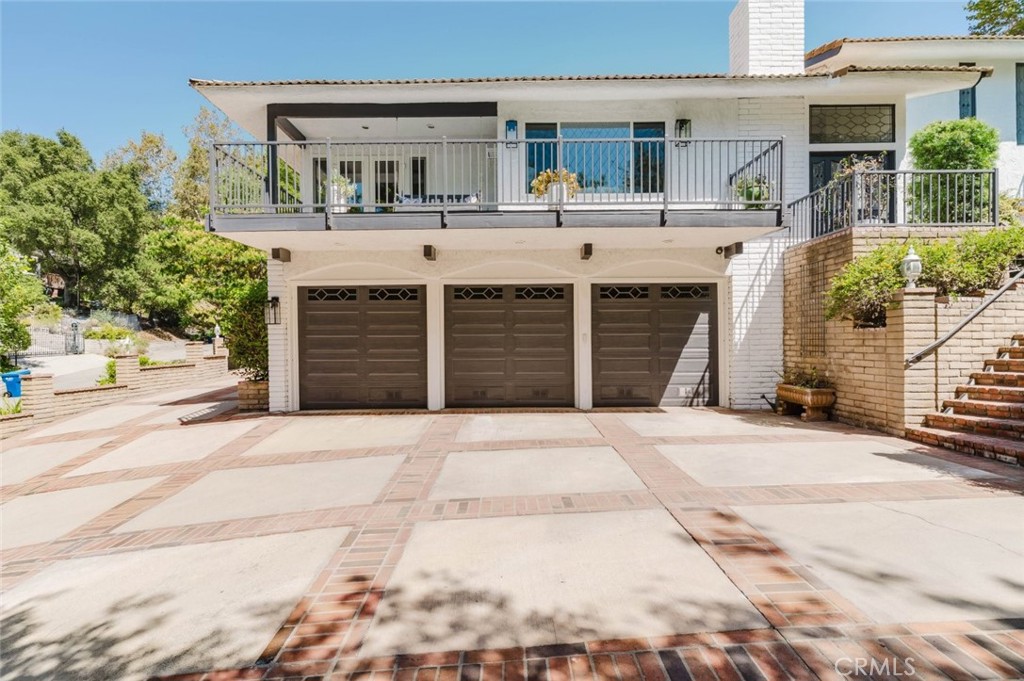 142 Crescent Glen Drive