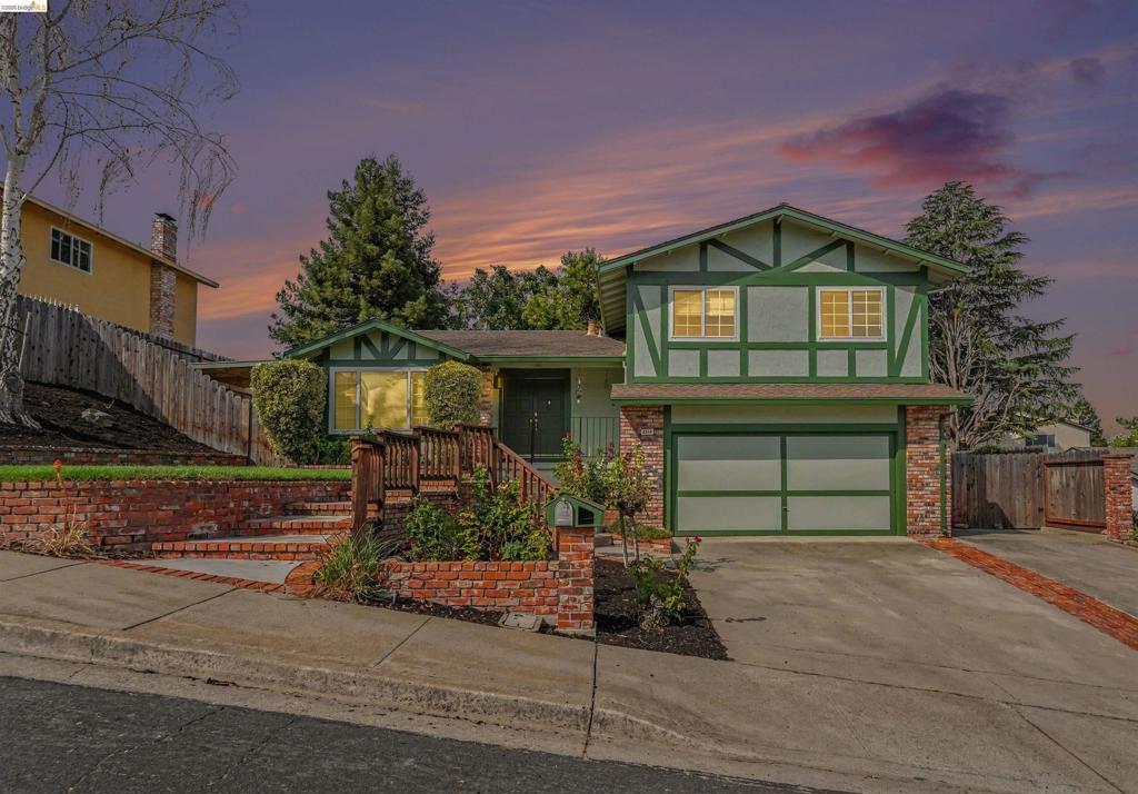2326 Peachtree Cir