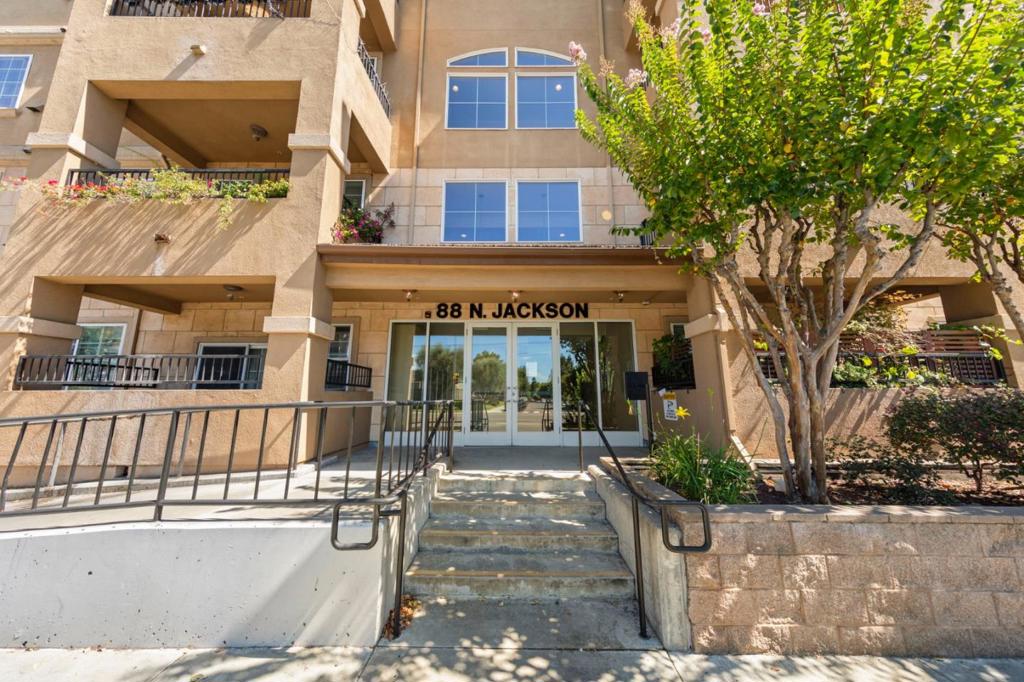 88 N Jackson Avenue 114