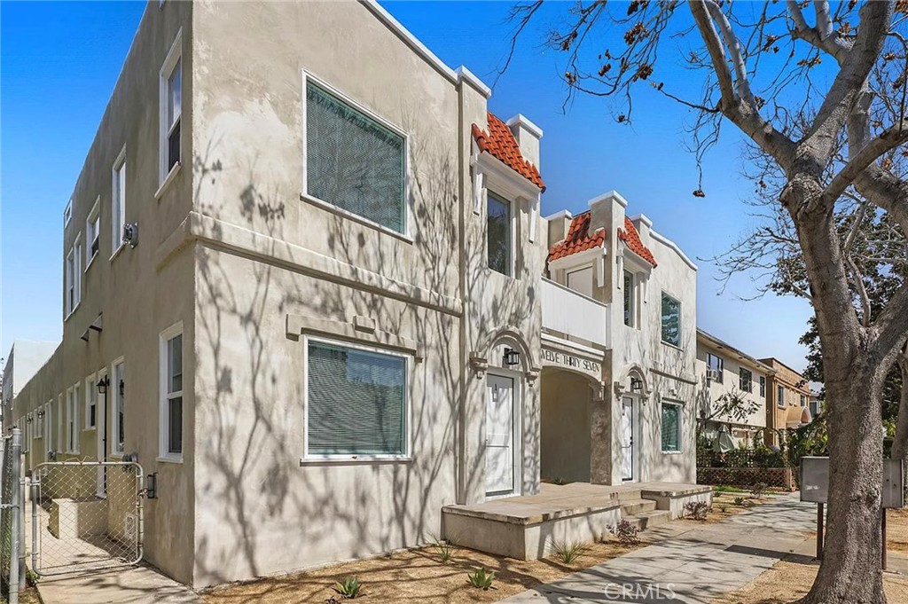 1237 E 1st 1