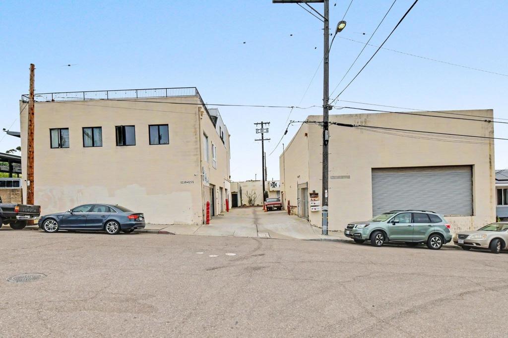 1235 Cushman Ave