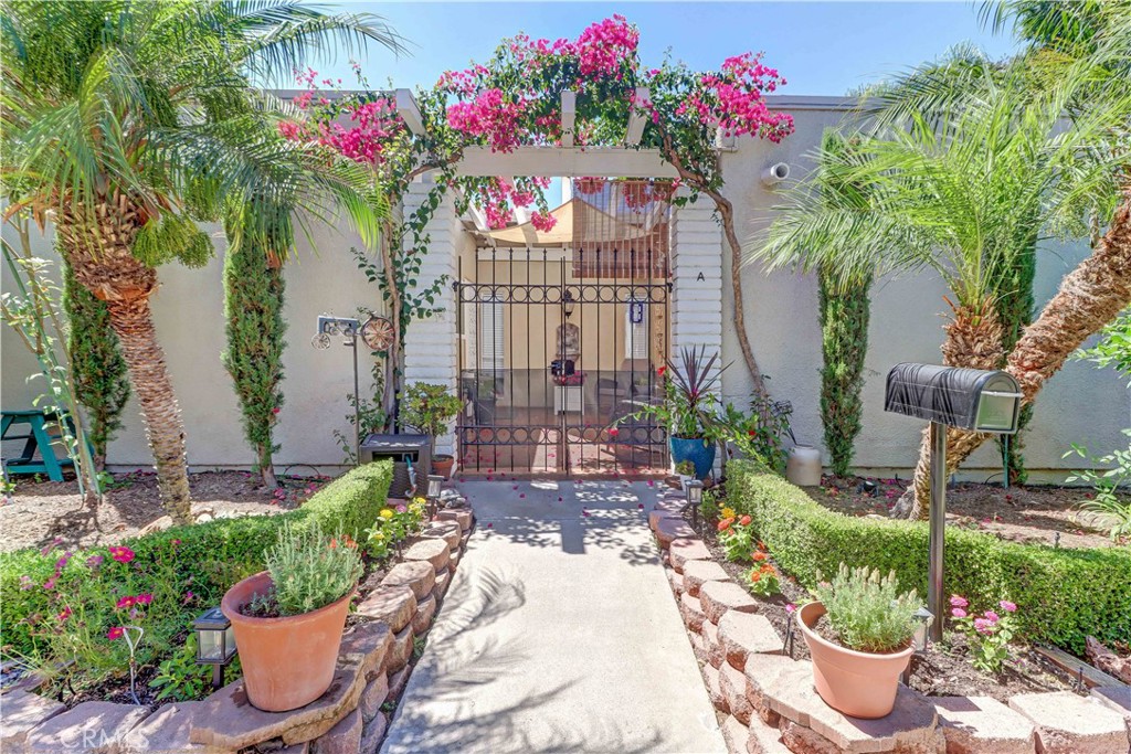 2063 Via Mariposa East A