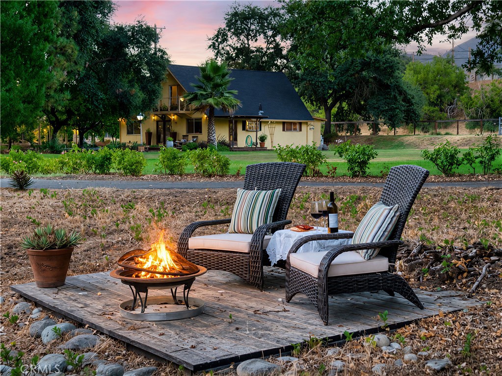 6733 Live Oak Drive