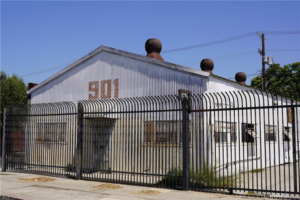 901 E 108th