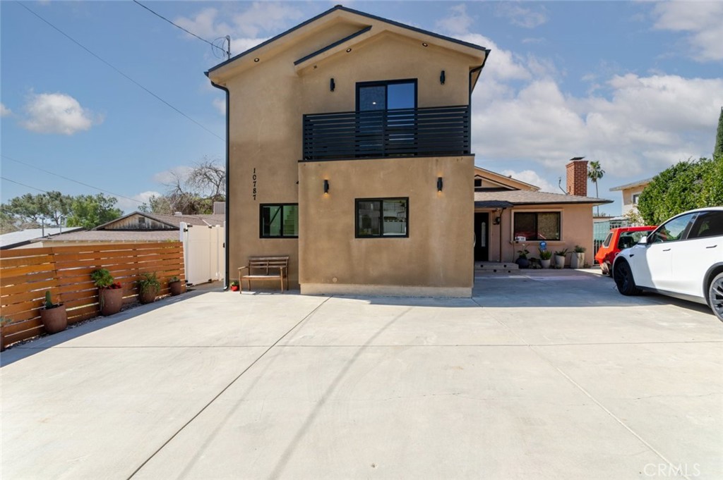 10787 Las Lunitas Avenue