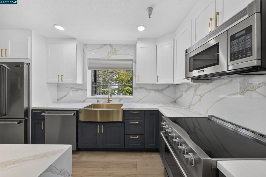2578 Oak Road 215