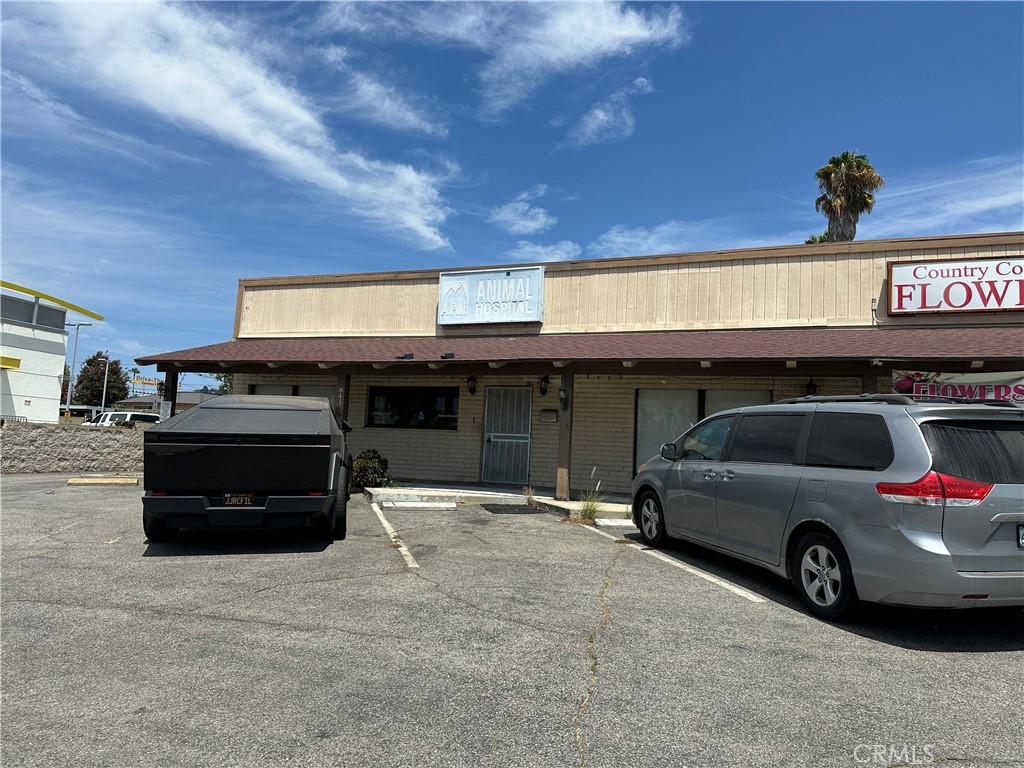 841 E Whittier