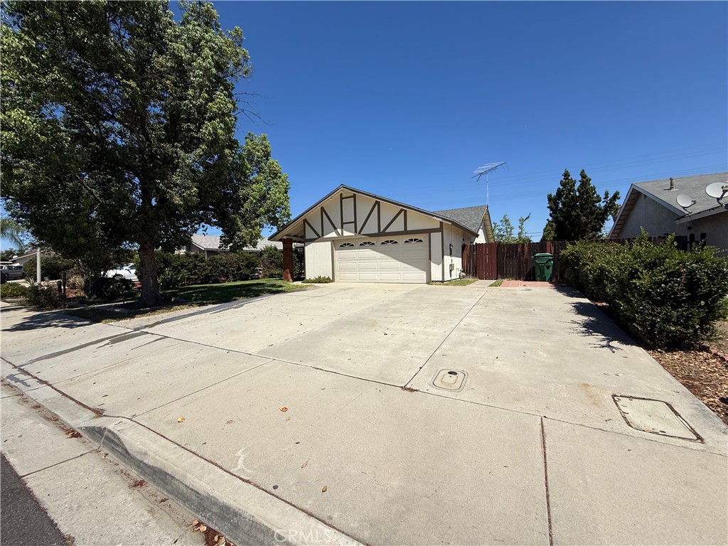25860 Thundercloud Court