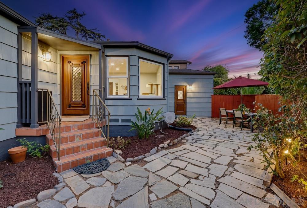 3381 N Mountain View