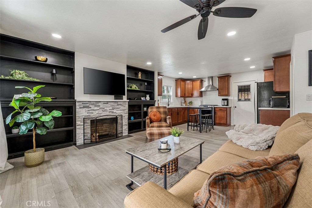4327 E Philo