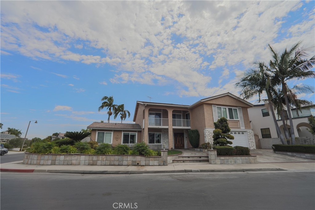 720 Pepper Tree