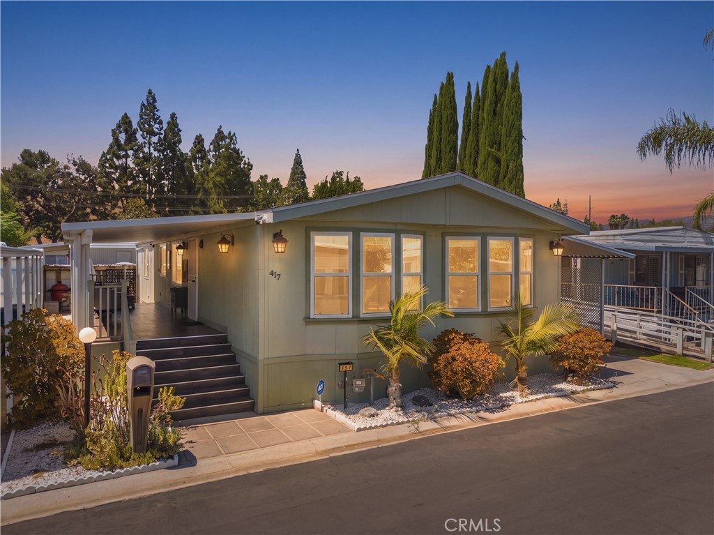 8811 Canoga 417