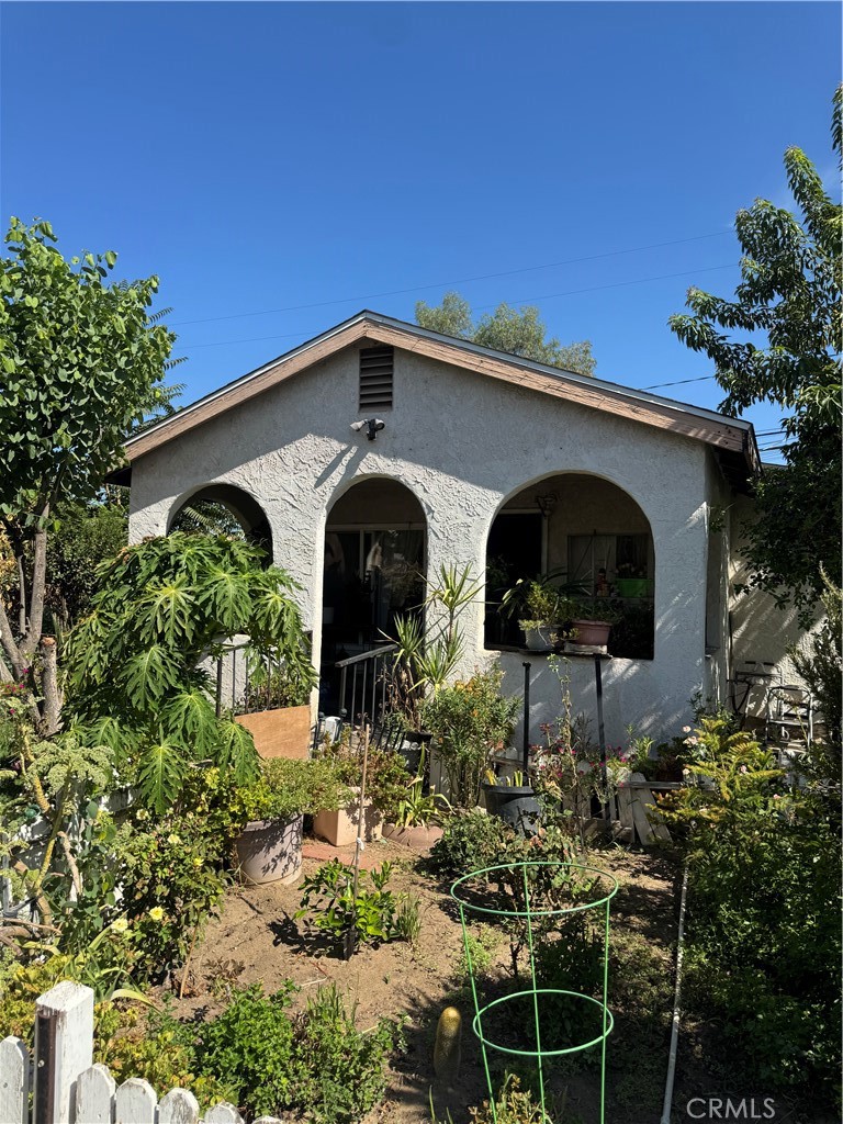 174 E 11th
