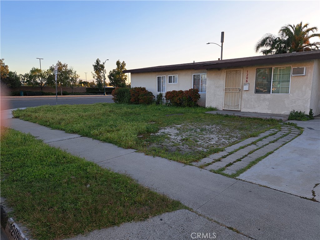1206 S Palm