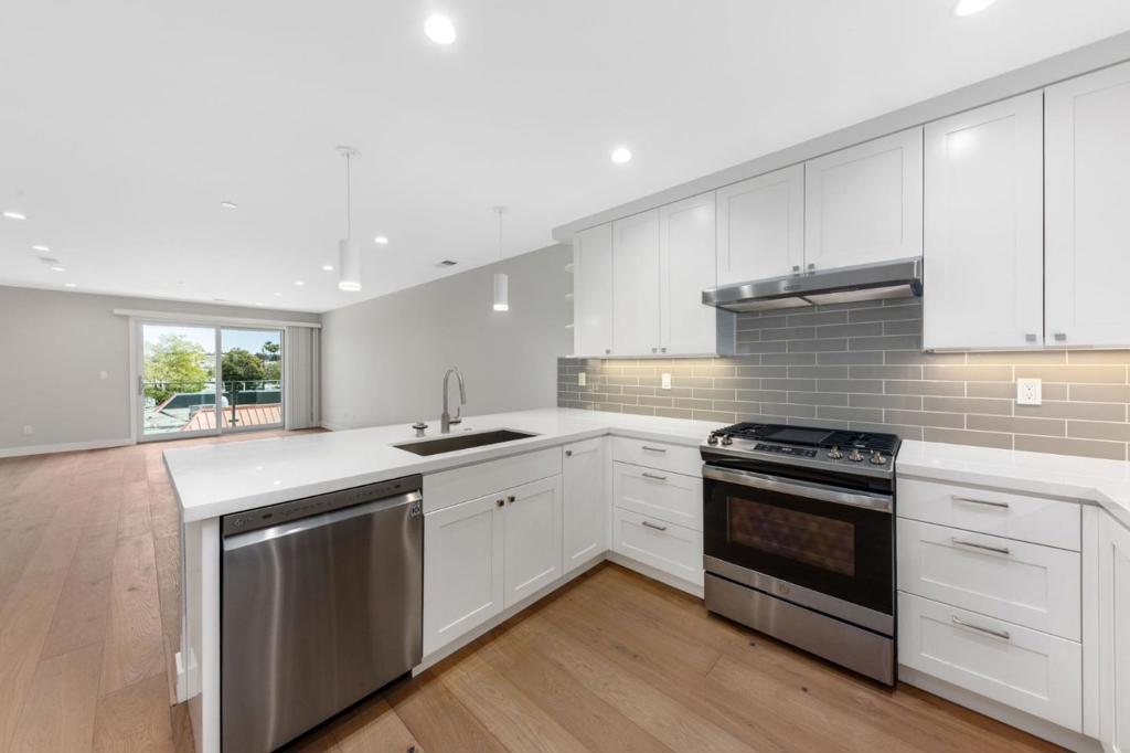 30 Hermosa Avenue 302