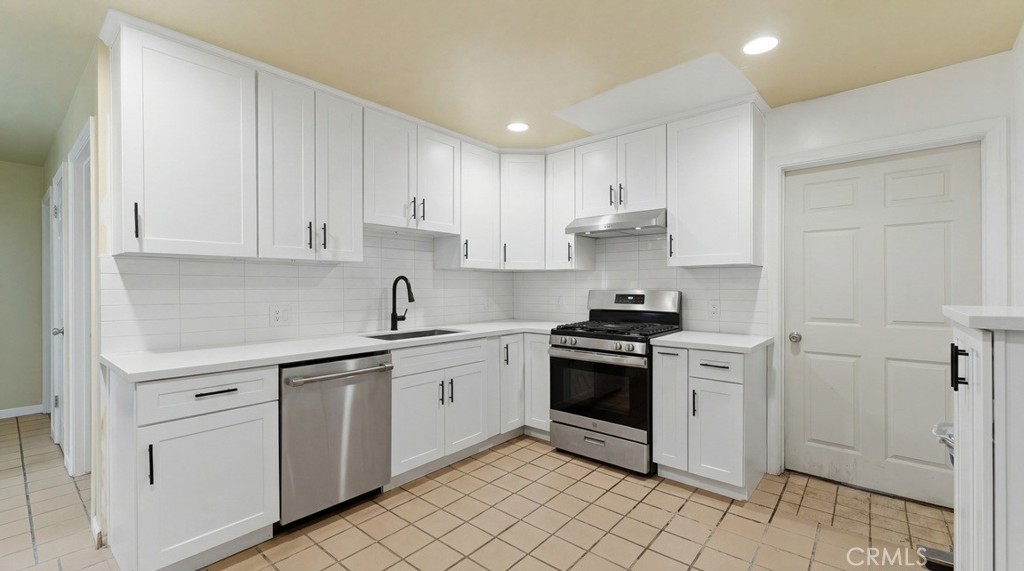 1009 E Granada Court