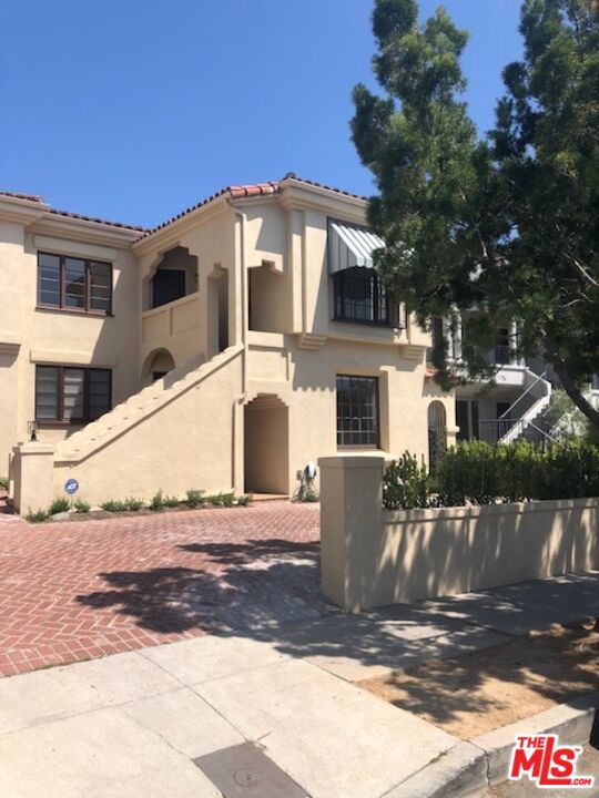 1012 S Stanley Avenue