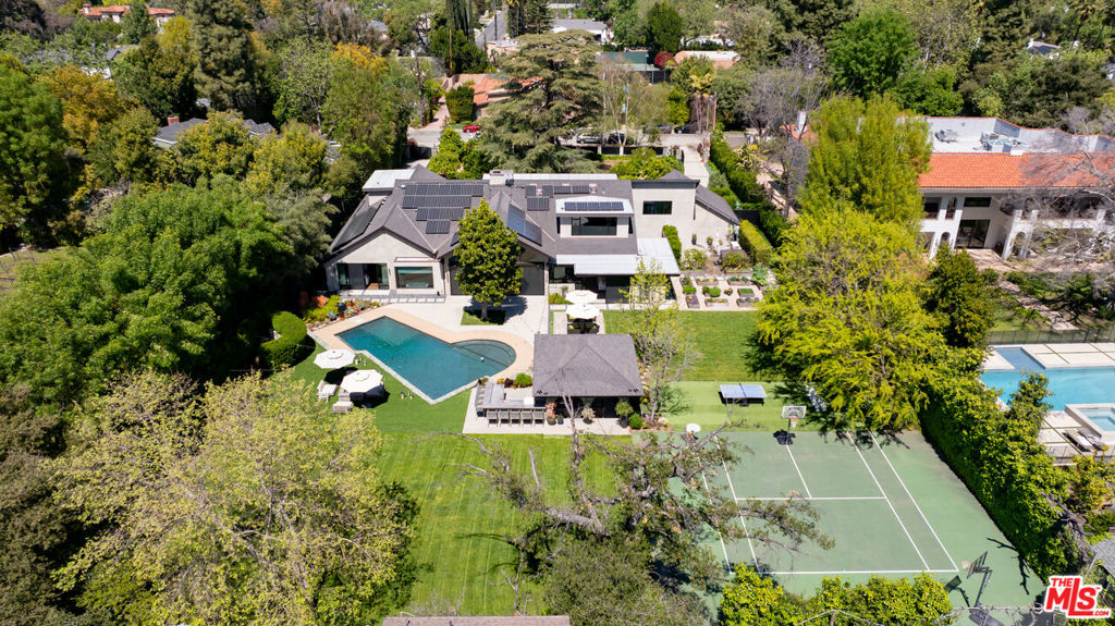 17352 MAGNOLIA Boulevard