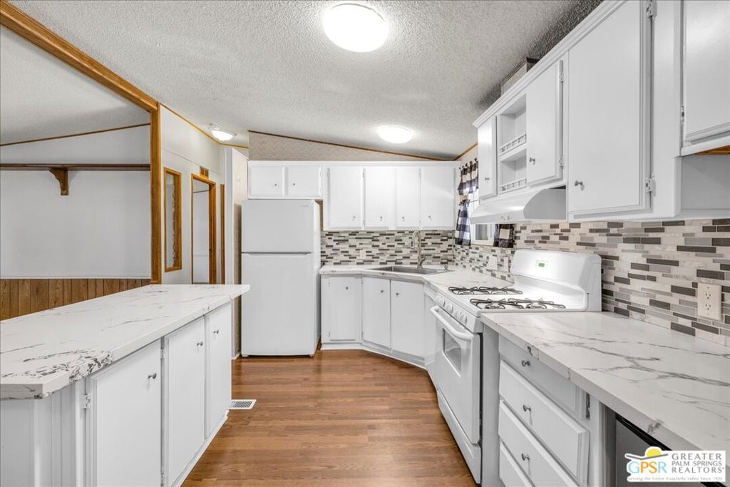 15300 Palm Drive 14
