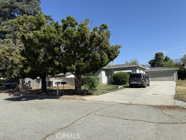 1425 W Hays