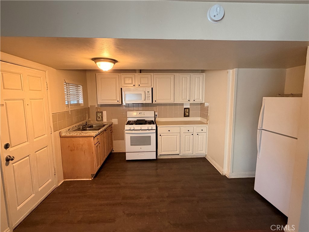 114 N Lewis